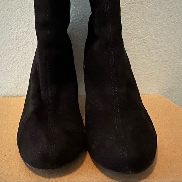Italian High Heel Suede Boots Womens 38.5 | 7.5 Black Suede Luxury - Picture 7 of 16